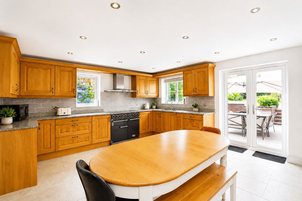 Property photo 2 of 14 Breakfast Kitchen