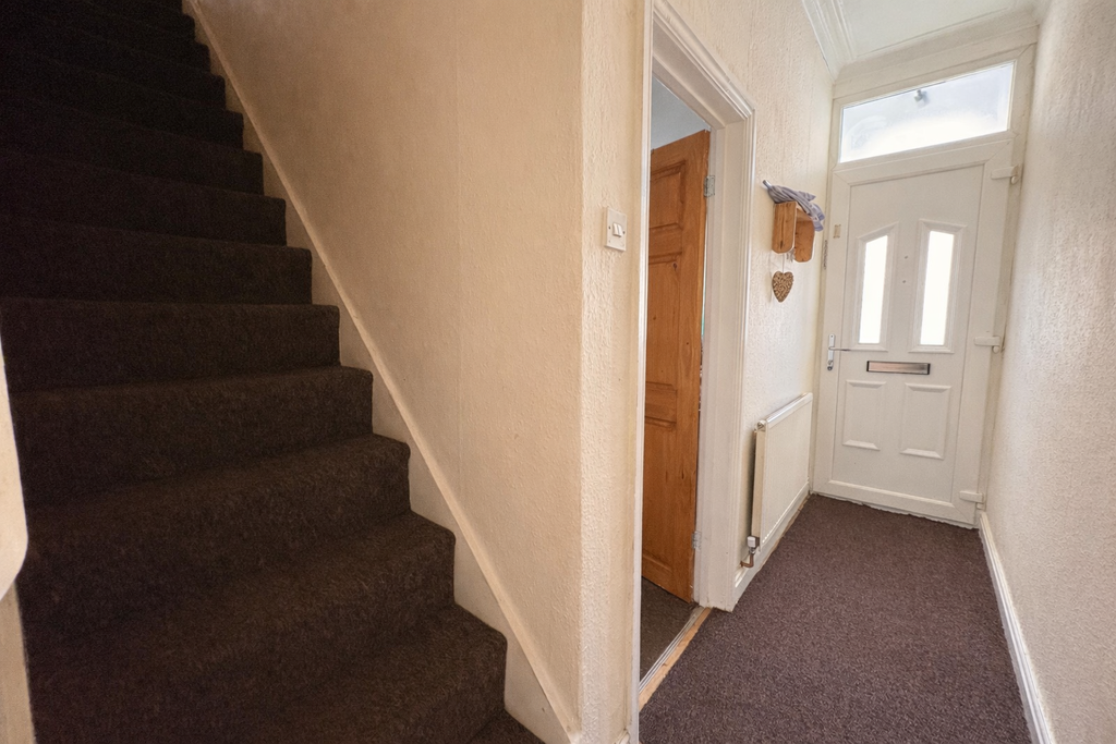 Property photo 2 of 9 Entrance Hall