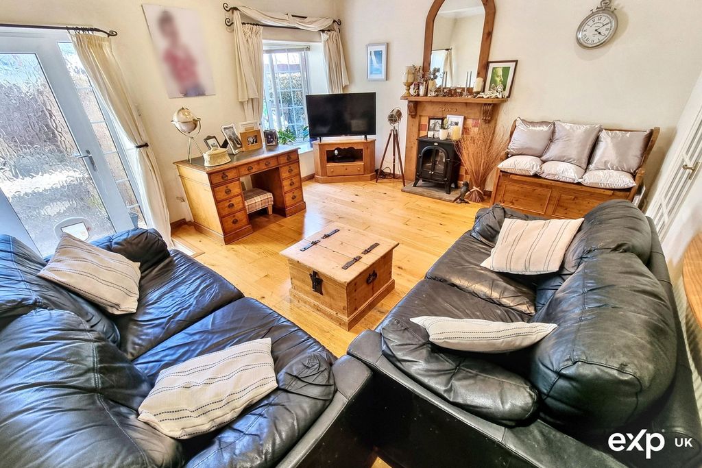 Property photo 3 of 28