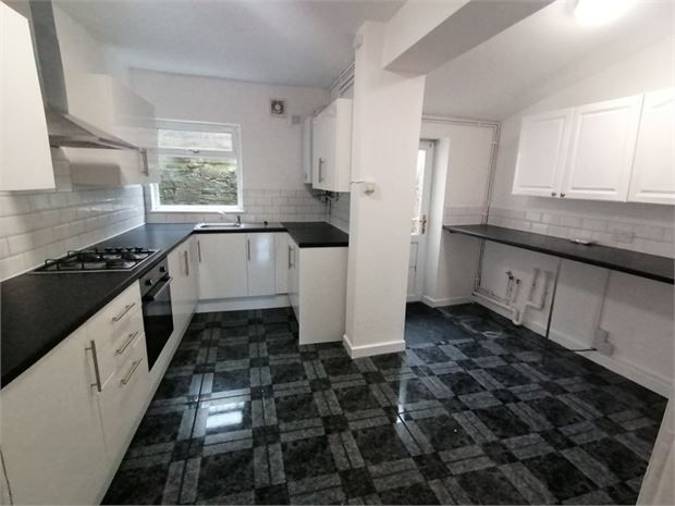 Property photo 2 of 7 Kitchen