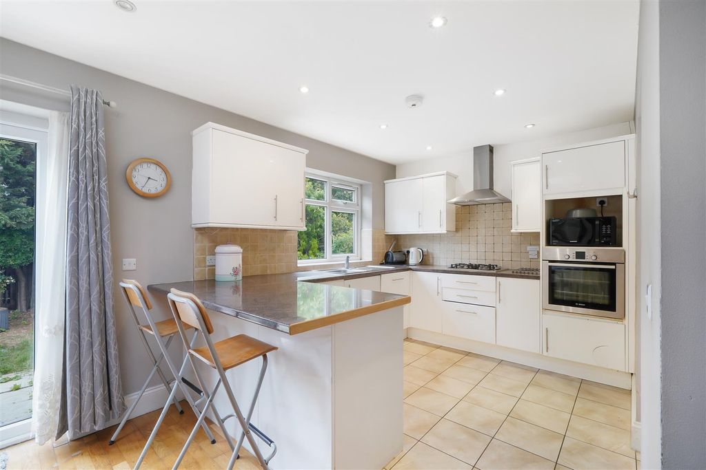 Property photo 3 of 14 17 Tudor Close - Ifsbo5Ybsui4N3Xlmeol.Jpg