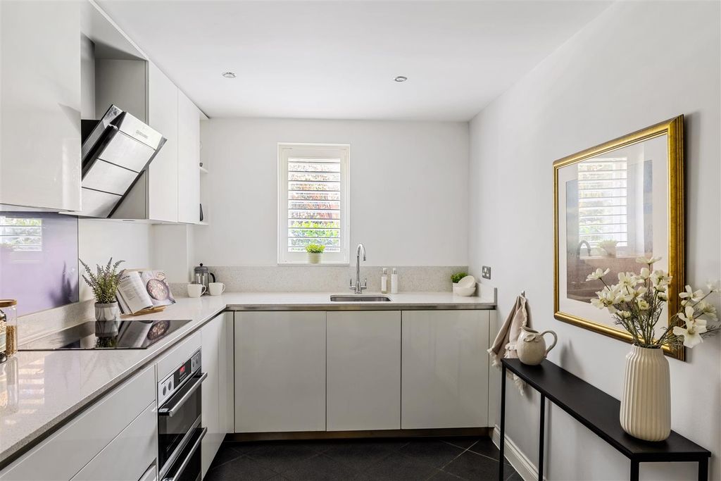 Additional image 8 of 2 bed flat for saleBellingham Drive, Reigate RH2