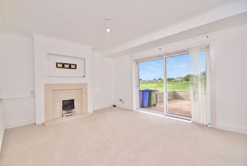 Property photo 2 of 32