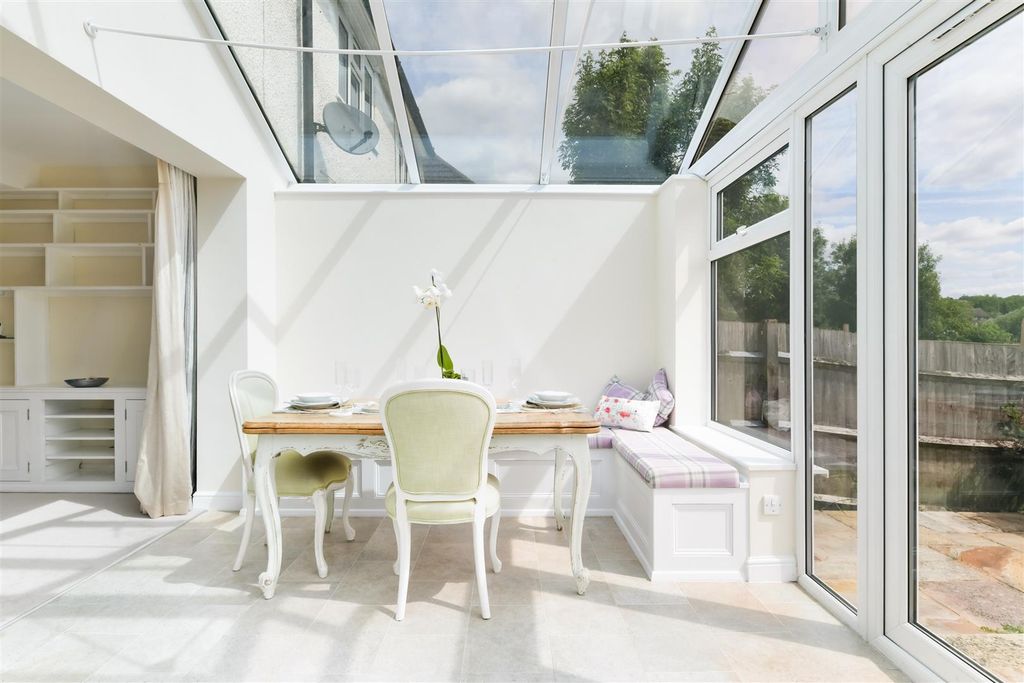 Property photo 3 of 20 Brook Road (4).Jpg