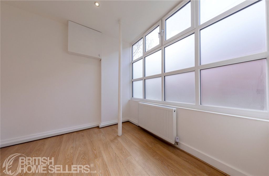 Property photo 3 of 9 Picture No. 11