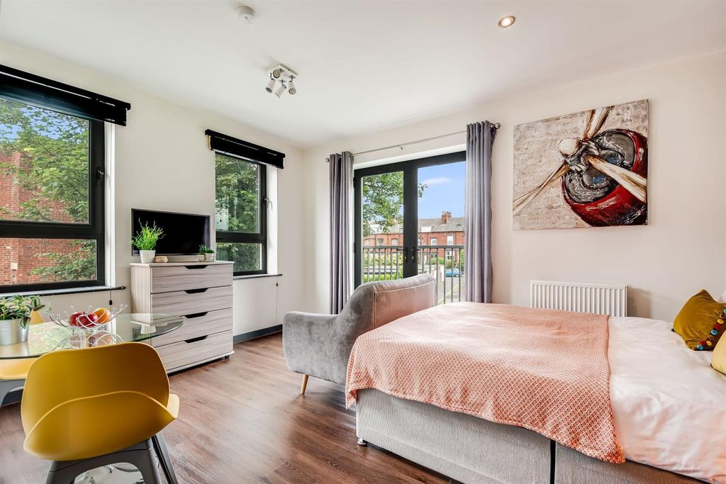 Property photo 3 of 6 Bright Bedroom With Balcony And Modern Furniture...