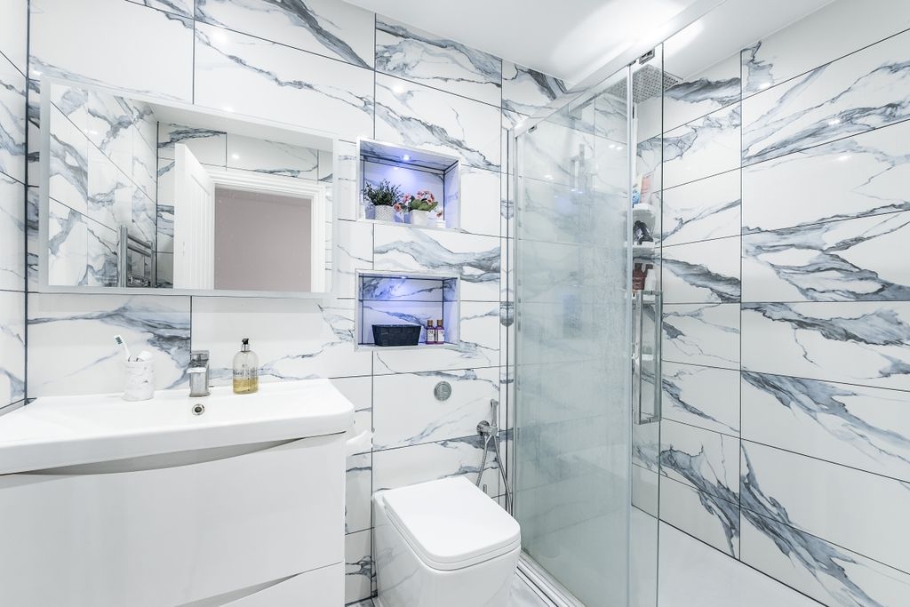 Property photo 3 of 6 Bathroom