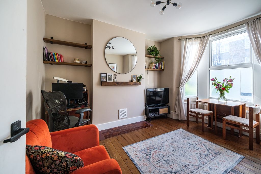 Property photo 2 of 13 37A-Stopford-Road-13