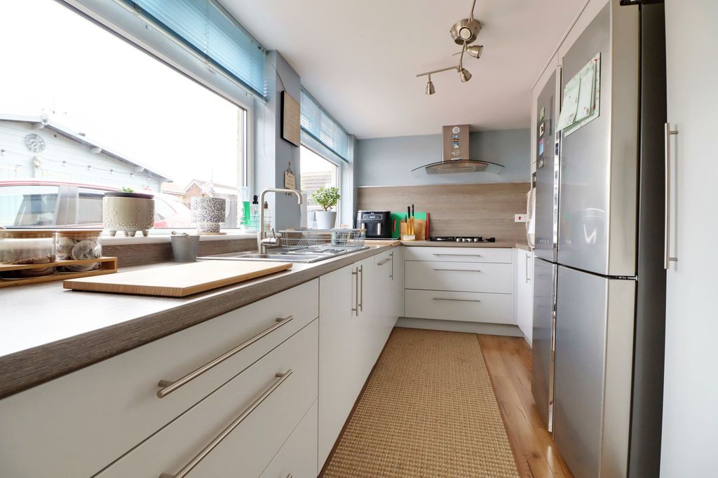 Property photo 3 of 23