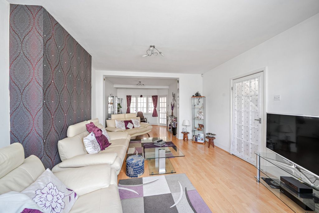 Property photo 2 of 19 1348509-20-68d13E...