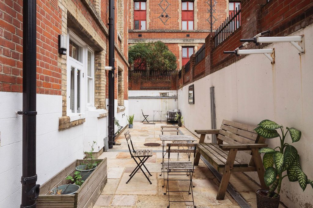 Property photo 3 of 11 Ritson Road, E8