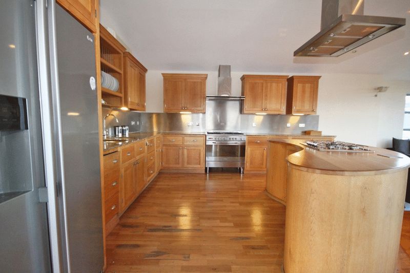 Property photo 3 of 22 Kitchen