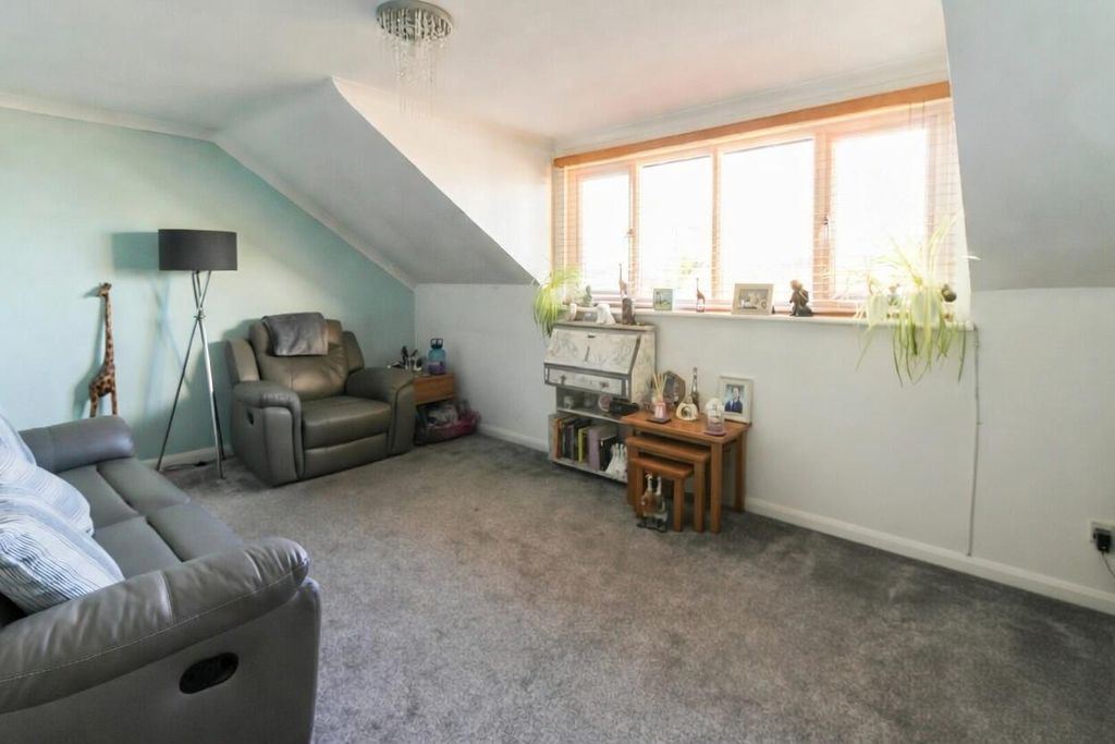 Property photo 3 of 9 Lounge