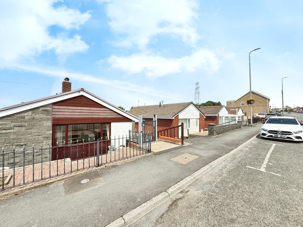 Property photo 2 of 21 4271243