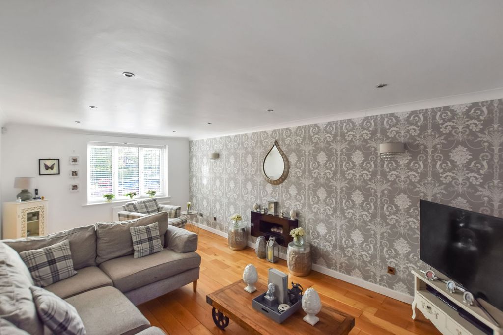 Property photo 3 of 36