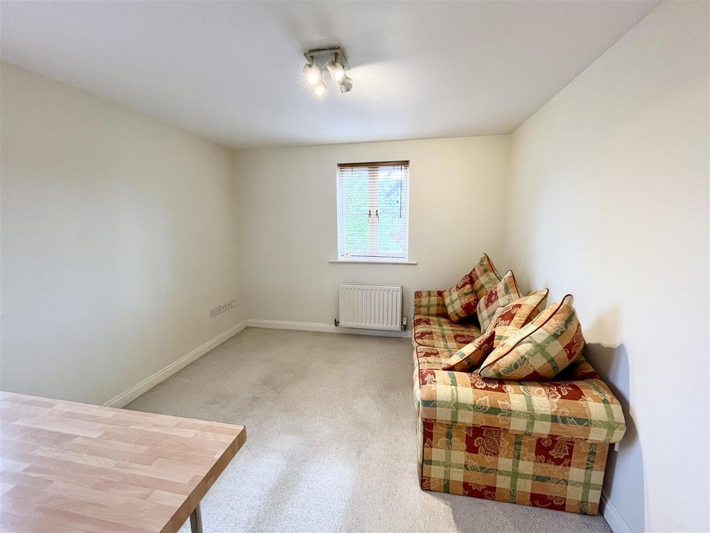 Property photo 3 of 6 Lounge