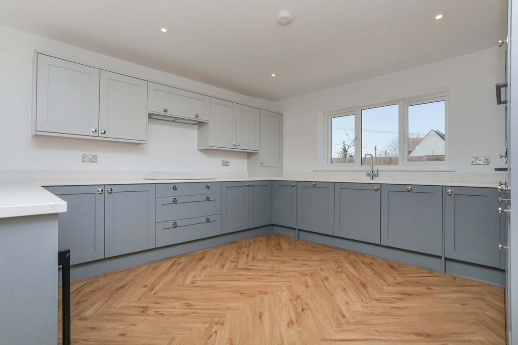 Property photo 3 of 21 Picture 3