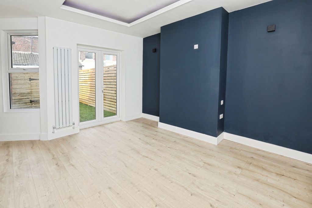 Property photo 3 of 15 Dining Room
