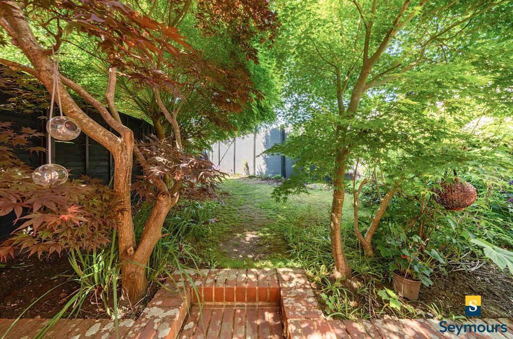 Property photo 2 of 23 Garden