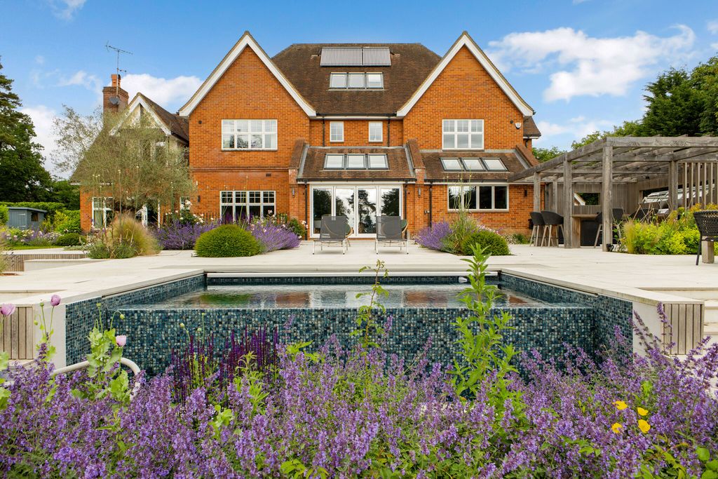 Property photo 1 of 37