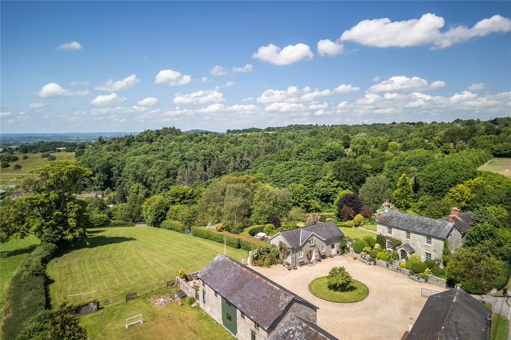 Property photo 1 of 32 Cann Farm