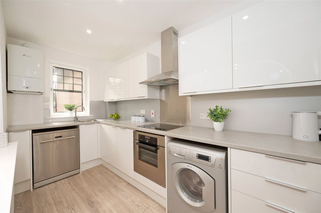 Property photo 3 of 17 Netherby House 7