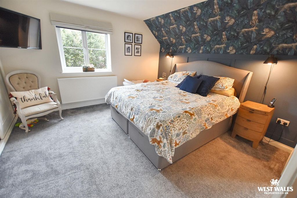 Property photo 3 of 23 5 (62).Jpg