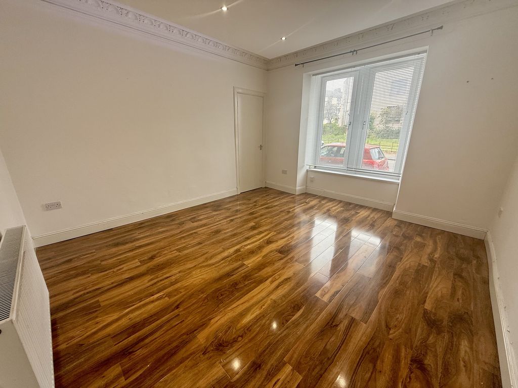 Property photo 1 of 4 Sitting Room