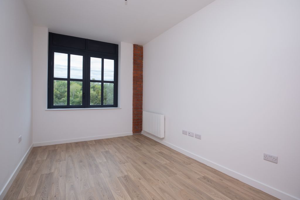 Property photo 2 of 23