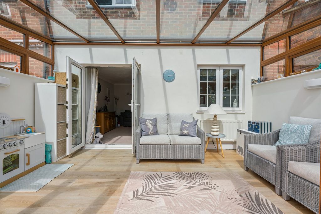 Property photo 2 of 17 Conservatory