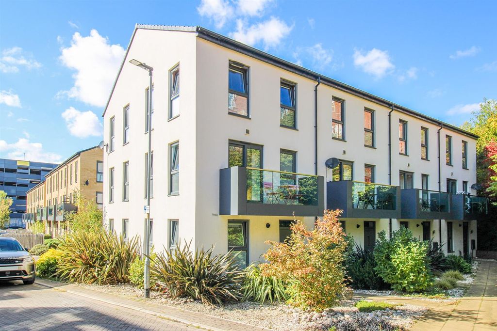 Property photo 1 of 9