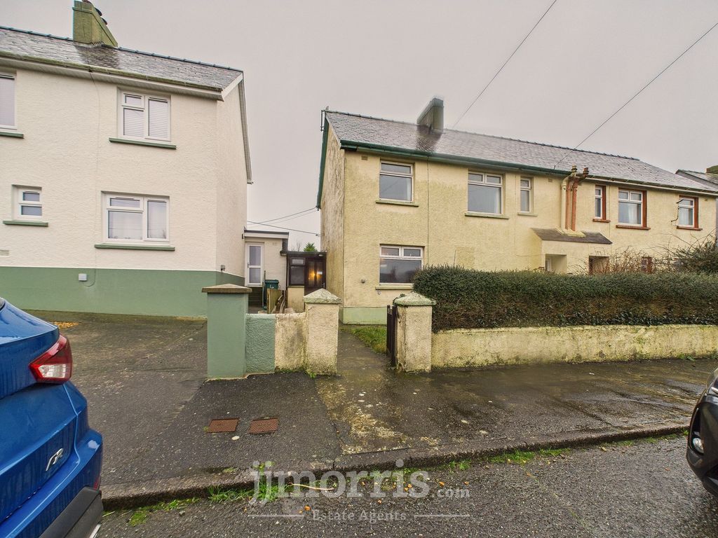 Property photo 1 of 12 5 Heol Rhian