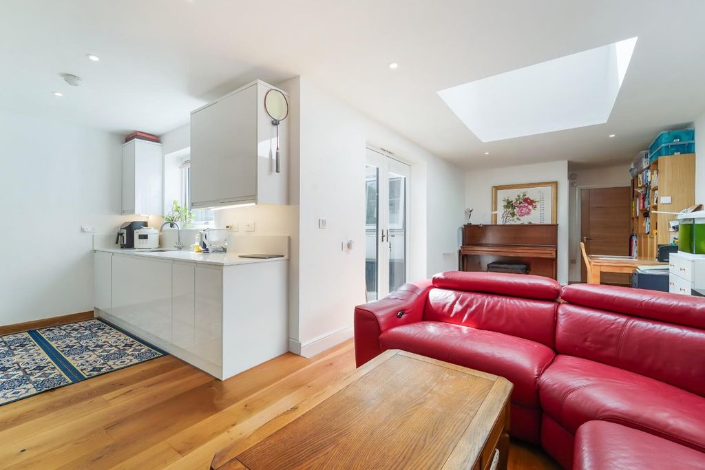 Property photo 2 of 13 Waterhouse Lane