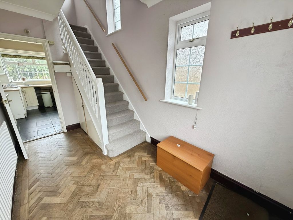 Property photo 2 of 19 Entrance Hall