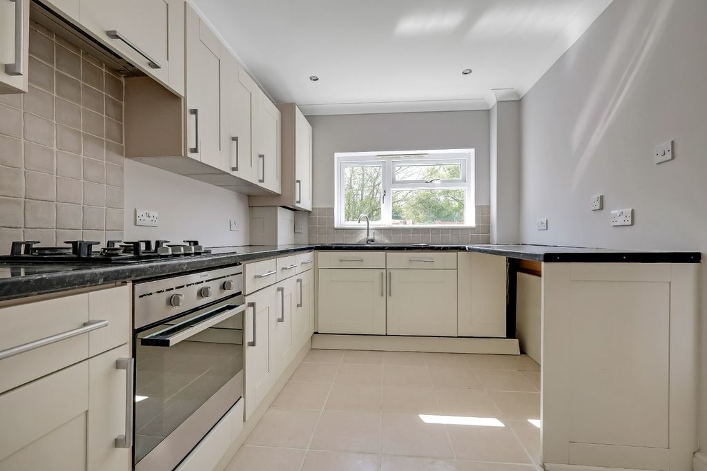 Property photo 2 of 13 5097635