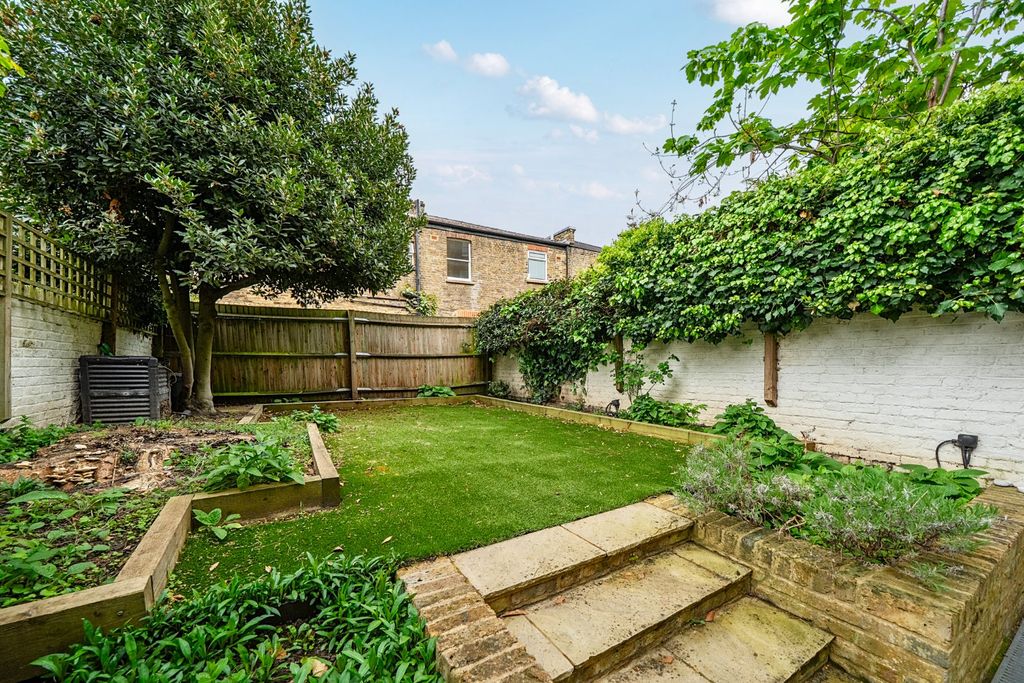 Property photo 2 of 8 Picture No. 15