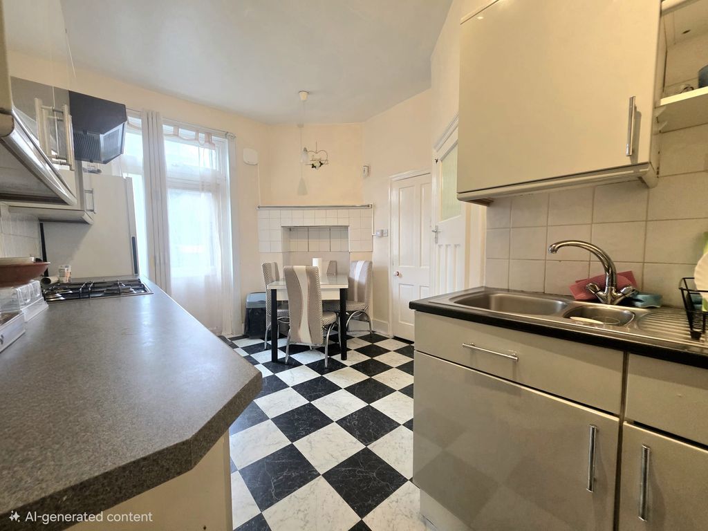 Property photo 3 of 10 Kitchen 2