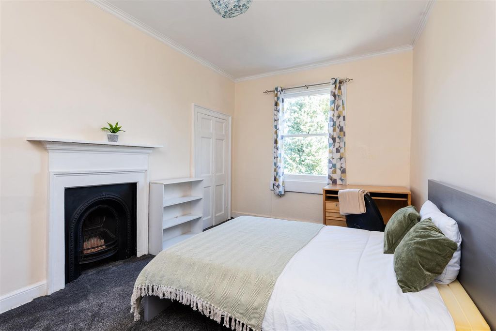 Property photo 2 of 10 Second Floor Flat, 6 Bathwick Street-4.Jpg