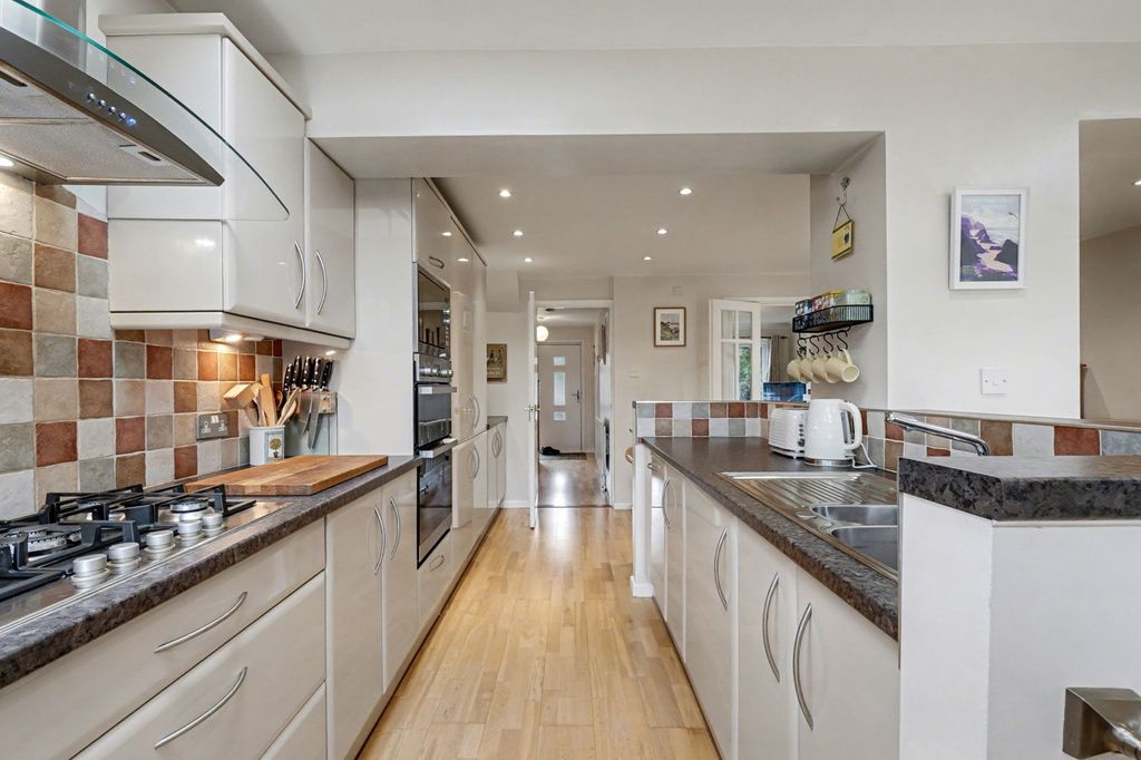 Property photo 3 of 23