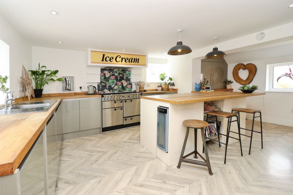 Property photo 2 of 49 Img_2461