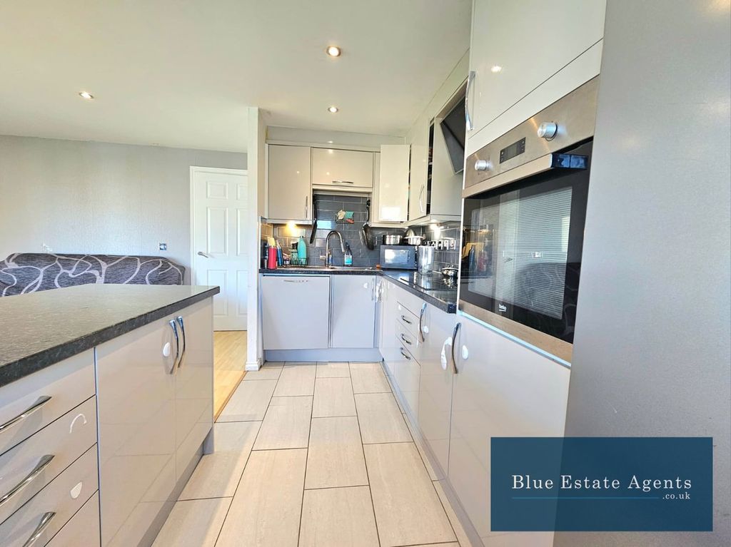 Property photo 3 of 16 Kitchen Area