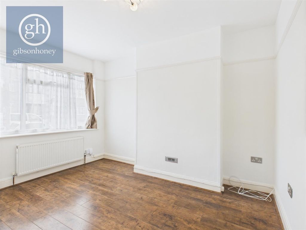 Property photo 3 of 10 Cam05080G0-Pr0145-Still002.Jpg