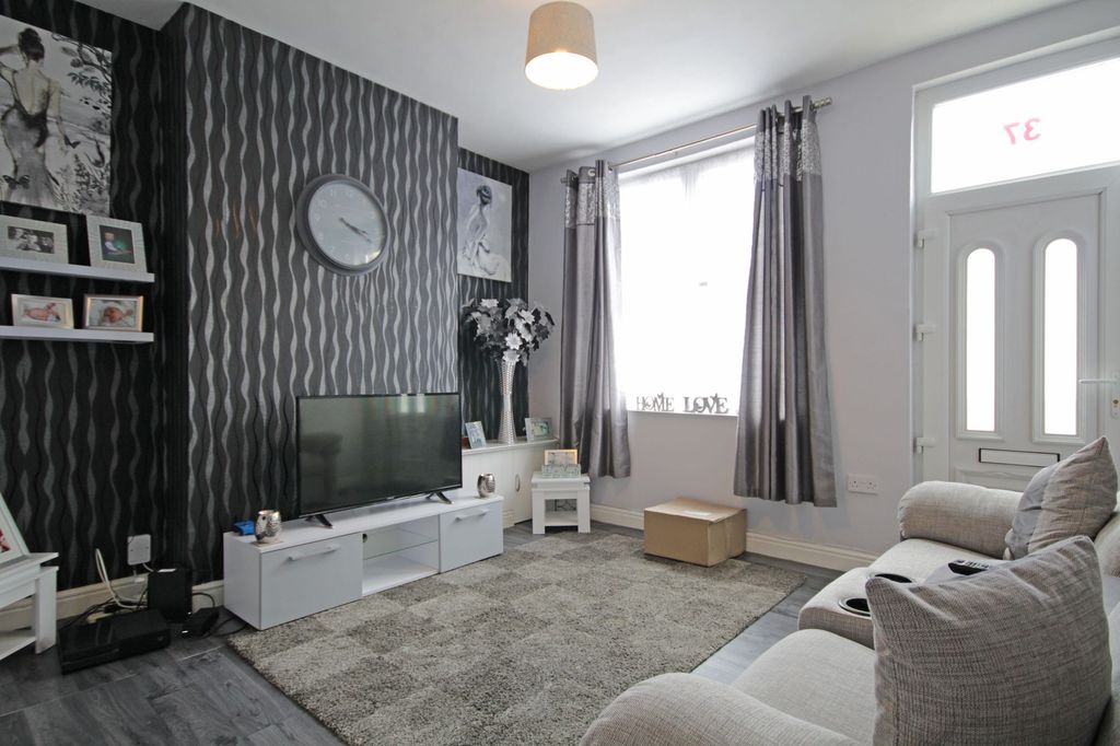 Property photo 2 of 10 Lounge