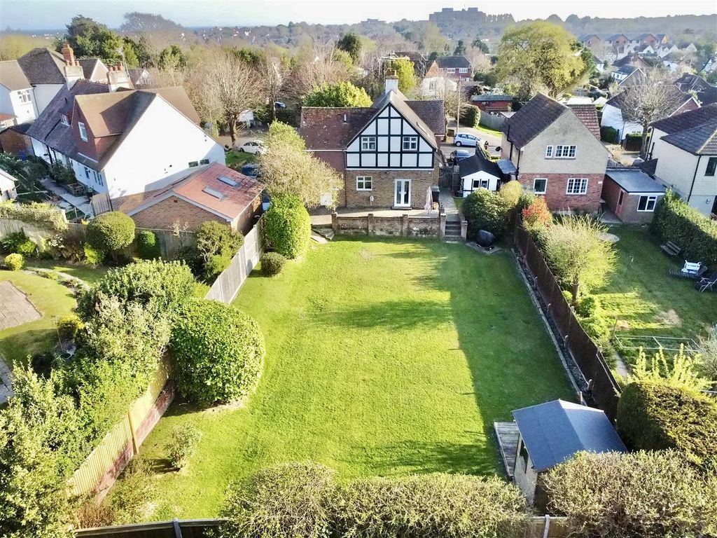 Property photo 3 of 41