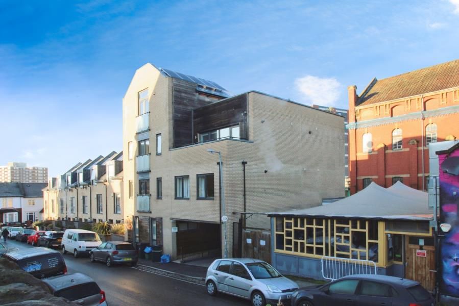 Property photo 1 of 7