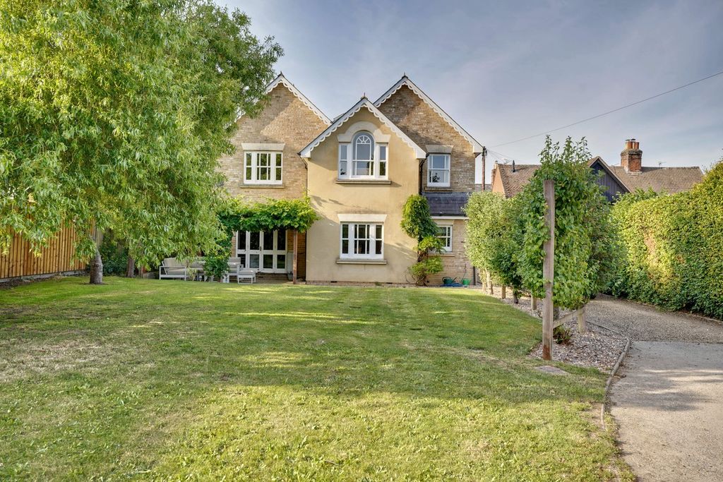 Property photo 2 of 35