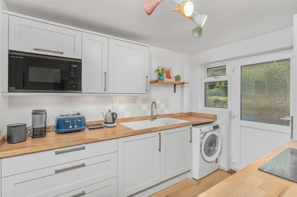 Property photo 3 of 15 4 Western Crescent, Banbury-9.Jpg