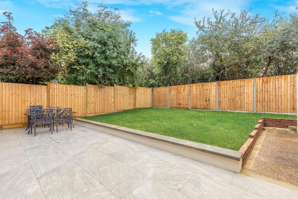 Property photo 3 of 24 5_Clayton_Drive82.Jpg