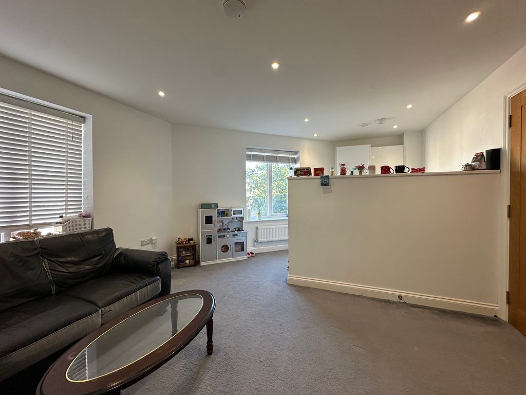 Property photo 3 of 11