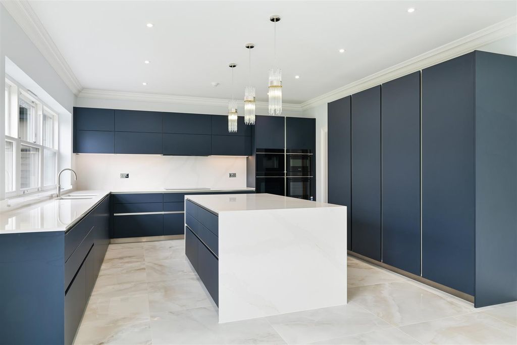 Property photo 2 of 27 Windlesham- (1).Jpg